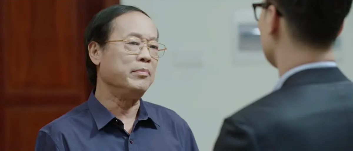 Lằn ranh - Tập 57: Triển khóc trong phòng thẩm vấn, ông Sách chờ lệnh bắt gia - Ảnh 3.