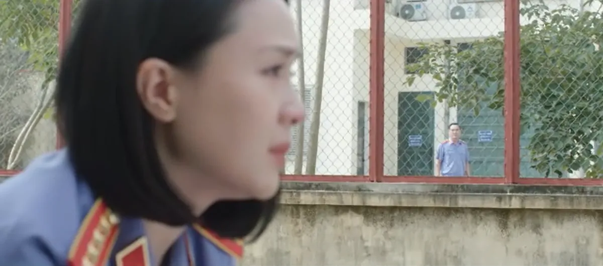 Lằn ranh - Tập cuối: Ông Sách tự thú, Thu chờ ngày đón Triển ra tù - Ảnh 1.