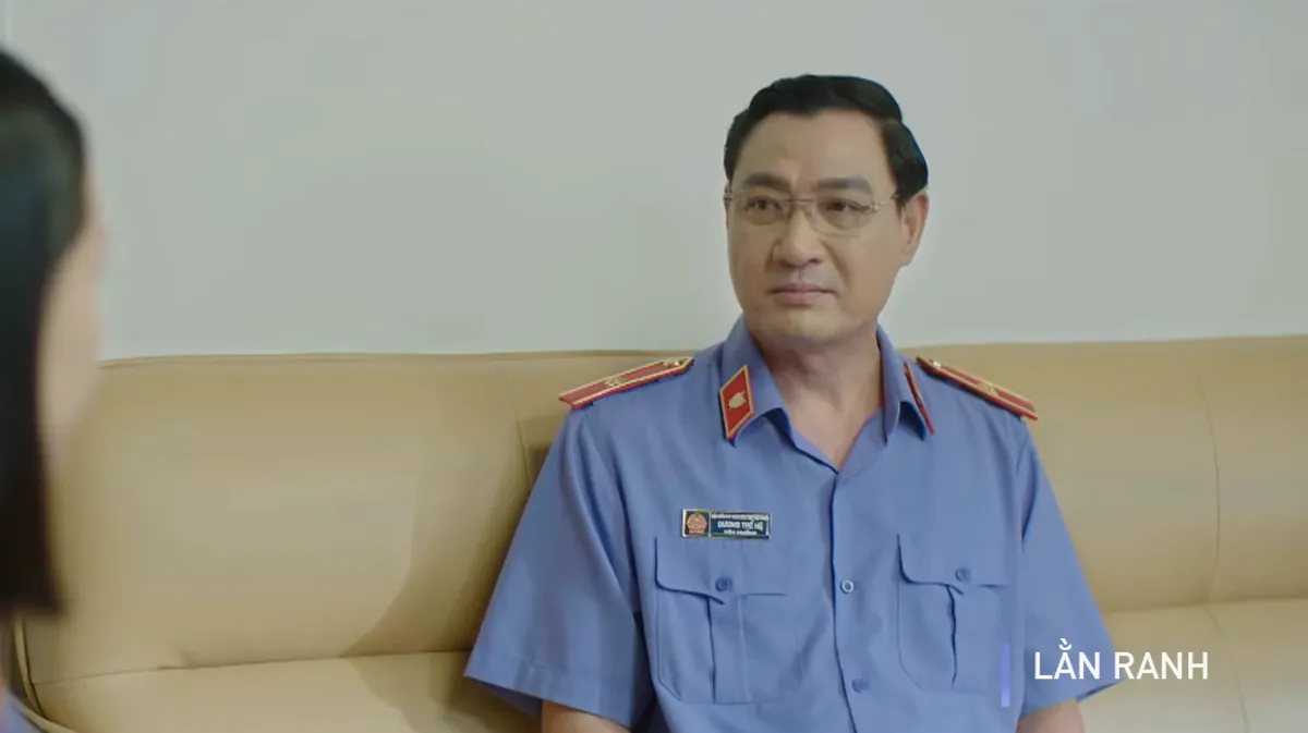 Lằn ranh - Tập cuối: Ông Sách tự thú, Thu chờ ngày đón Triển ra tù - Ảnh 2.