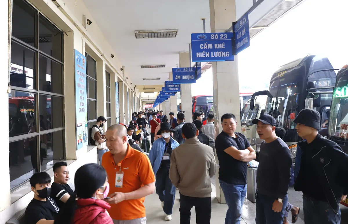 H&agrave; Nội: Hệ thống vận tải h&agrave;nh kh&aacute;ch sẵn s&agrave;ng cho đợt cao điểm Tết Nguy&ecirc;n đ&aacute;n - Ảnh 2.