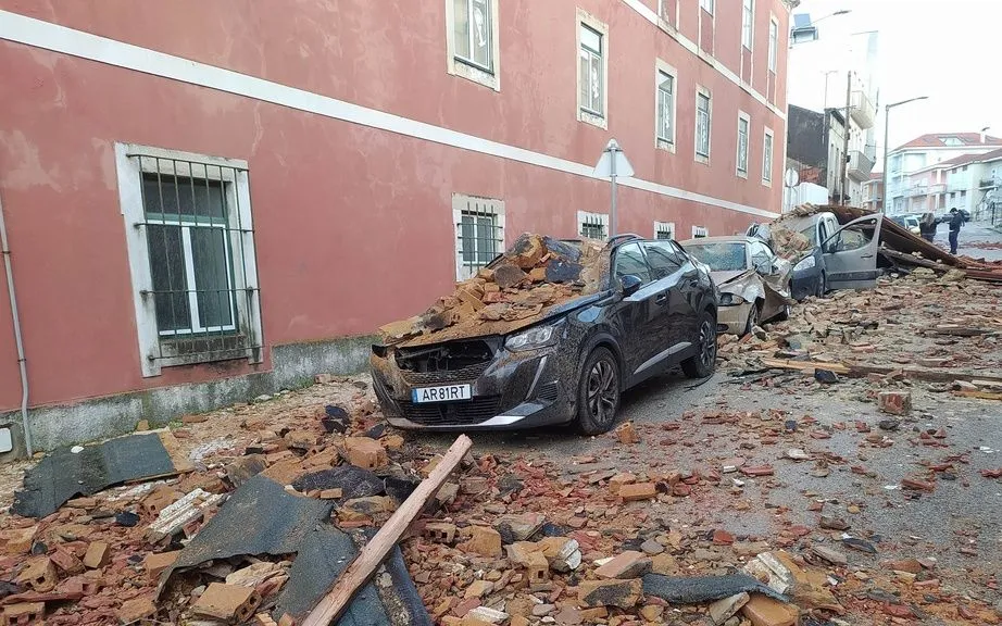 Bão Kristin gây thiệt hại ở Figueira da Foz, Bồ Đào Nha, ngày 28/1/2026 (Ảnh: AP)