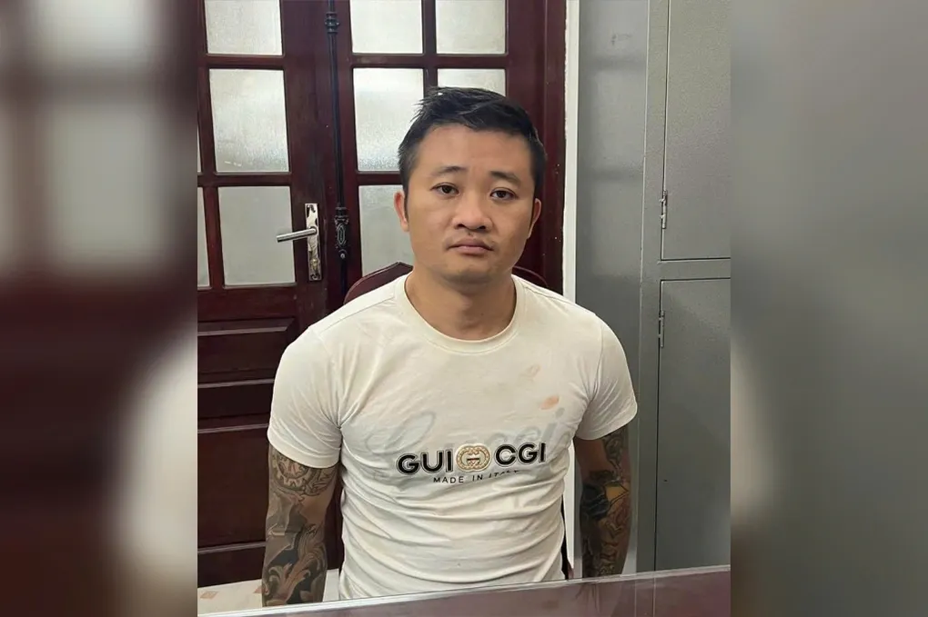 Bắt nghi phạm tạt axit v&agrave;o mặt người đi đường rồi lẩn trốn- Ảnh 1.