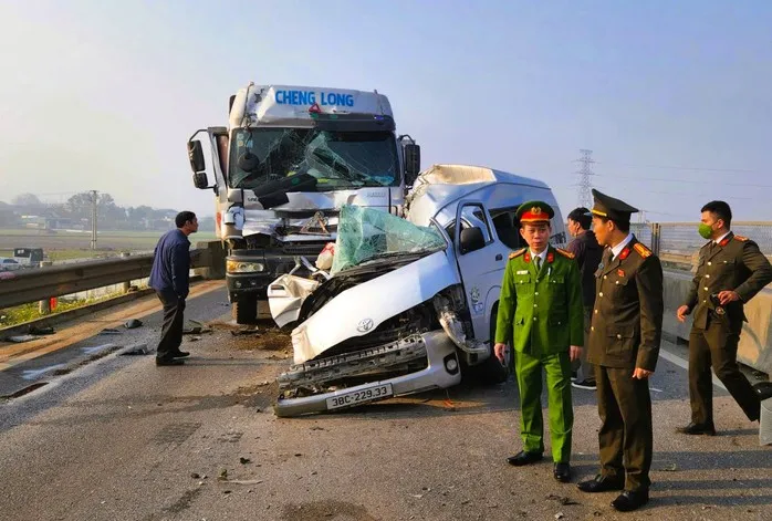 Vụ tai nạn 4 người tử vong tr&ecirc;n cao tốc Bắc - Nam: Bắt giam t&agrave;i xế xe kh&aacute;ch- Ảnh 2.