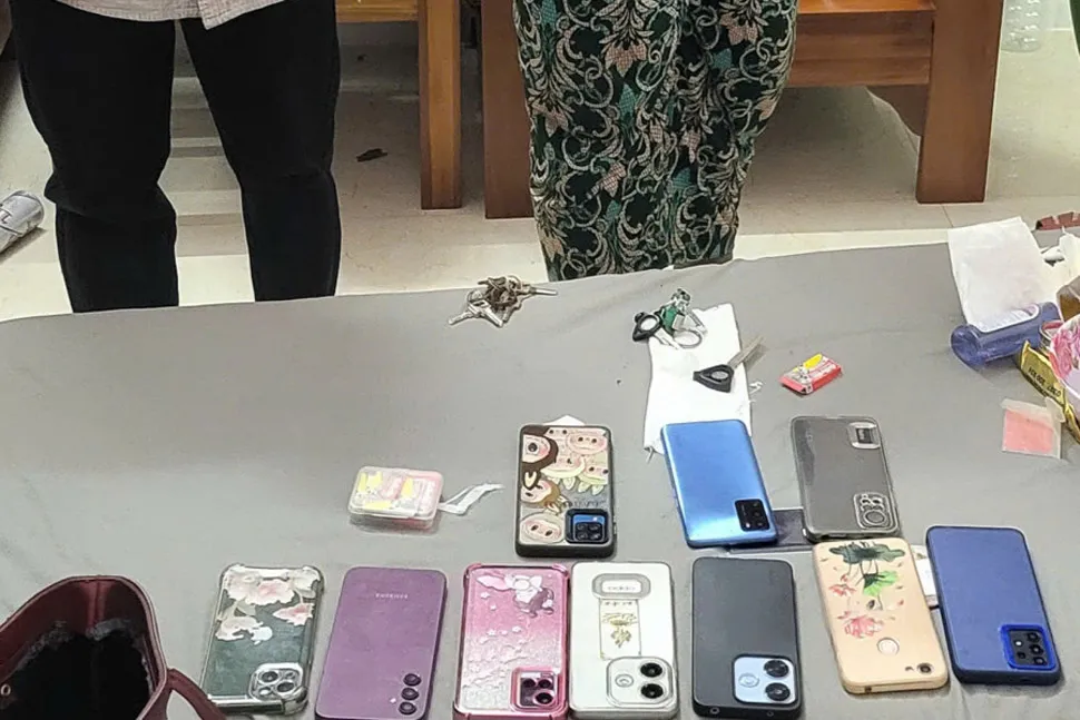 Bắt cặp vợ chồng chuy&ecirc;n m&oacute;c t&uacute;i tại c&aacute;c chợ ở Gia Lai - Ảnh 2.