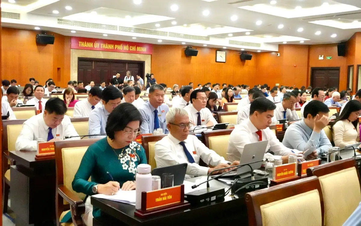 HĐND TP Hồ Ch&iacute; Minh xem x&eacute;t phương &aacute;n triển khai Metro - Suối Ti&ecirc;n v&agrave; cầu Thủ Thi&ecirc;m 4 - Ảnh 1.