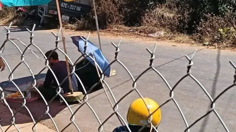 Xe tải tự tr&ocirc;i tr&uacute;ng hai mẹ con, b&eacute; g&aacute;i 10 tuổi tử vong - Ảnh 2.