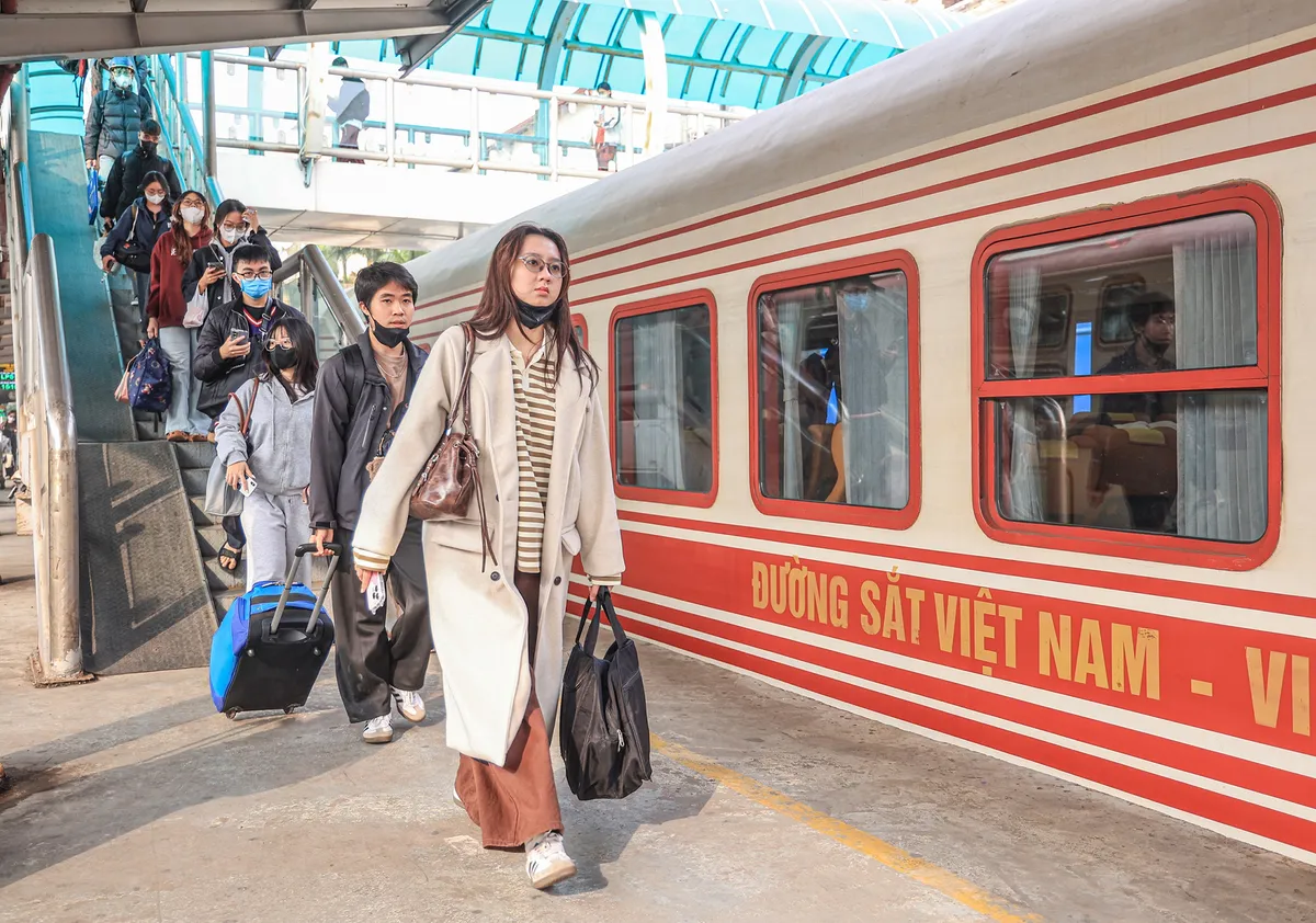 Thị trường vận tải Tết B&iacute;nh Ngọ: Sự ph&acirc;n h&oacute;a r&otilde; rệt giữa c&aacute;c loại h&igrave;nh di chuyển - Ảnh 2.