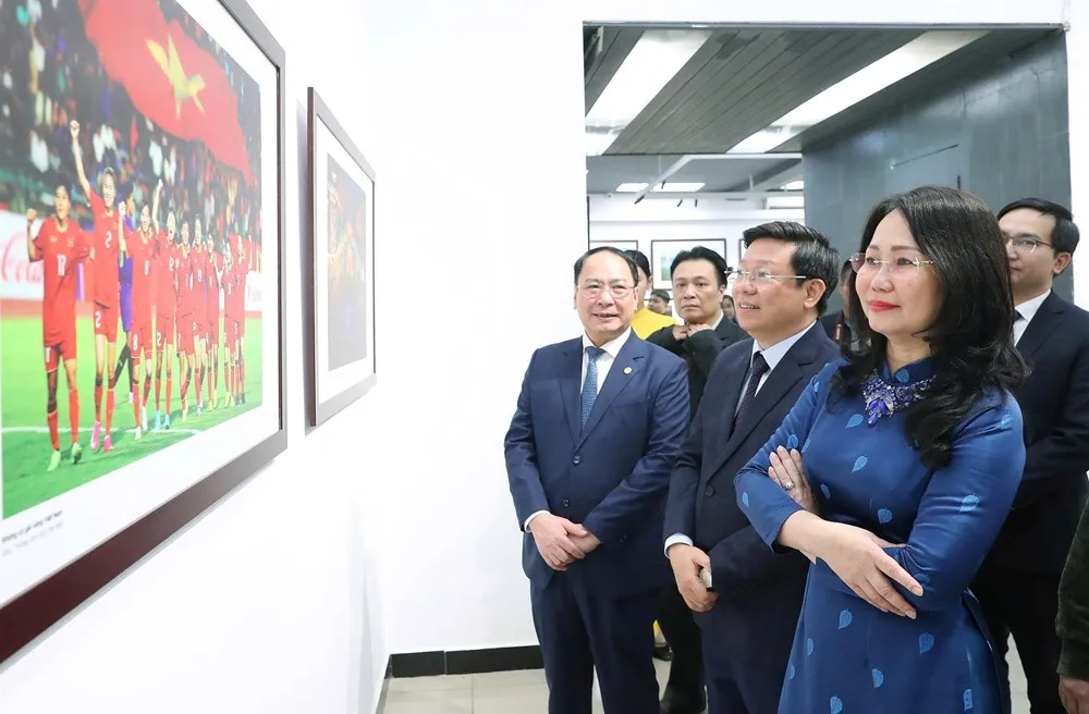 Triển l&atilde;m nhiếp ảnh Mừng Đảng mừng Xu&acirc;n v&agrave; th&agrave;nh c&ocirc;ng Đại hội XIV của Đảng- Ảnh 1.