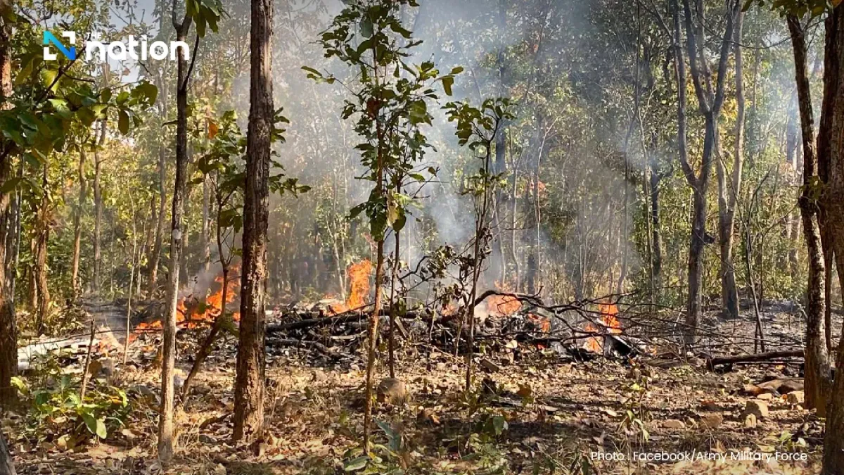 Rơi m&aacute;y bay qu&acirc;n sự tại Th&aacute;i Lan, 2 phi c&ocirc;ng thiệt mạng - Ảnh 1.