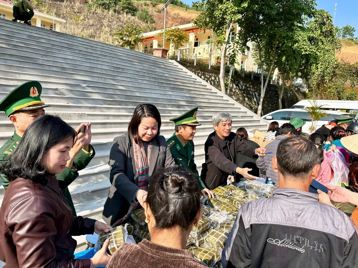 Ấm &aacute;p chương tr&igrave;nh Xu&acirc;n Bi&ecirc;n ph&ograve;ng ấm l&ograve;ng d&acirc;n bản x&atilde; Tam Quang - Ảnh 1.