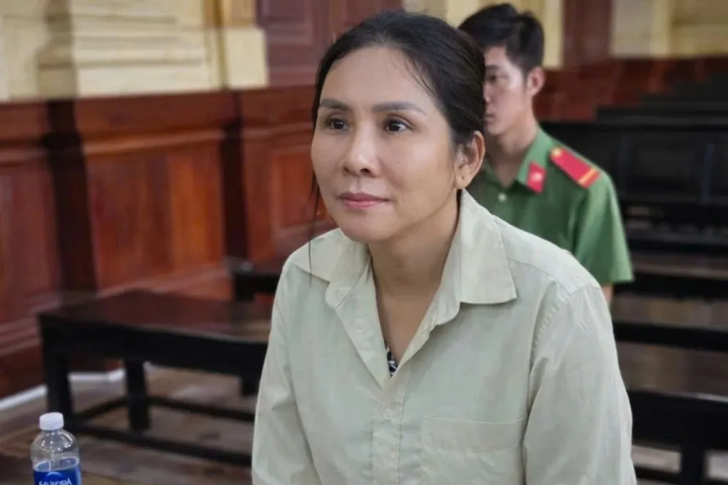 Giả mạo quan hệ l&atilde;nh đạo để b&aacute;n &ocirc; t&ocirc; gi&aacute; rẻ, người phụ nữ lĩnh 15 năm t&ugrave;- Ảnh 1.