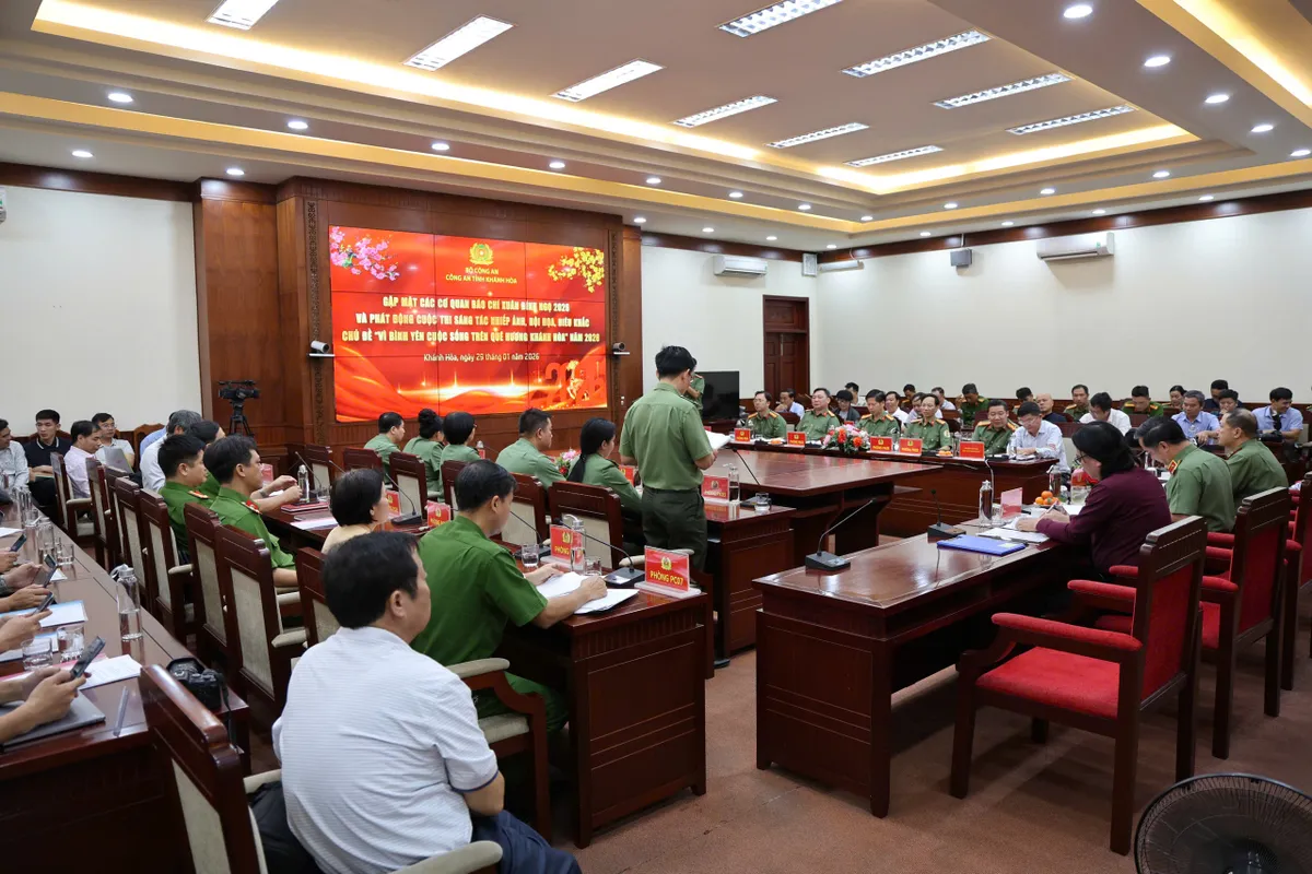 Kh&aacute;nh H&ograve;a: Đi t&igrave;m vẻ đẹp "B&igrave;nh y&ecirc;n" qua lăng k&iacute;nh nhiếp ảnh, hội họa v&agrave; đi&ecirc;u khắc - Ảnh 2.