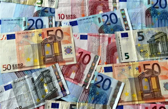 Đồng euro vượt mốc 1,20 USD lần đầu từ năm 2021- Ảnh 1. Đồng euro vượt mốc 1,20 USD lần đầu từ năm 2021- Ảnh 1.