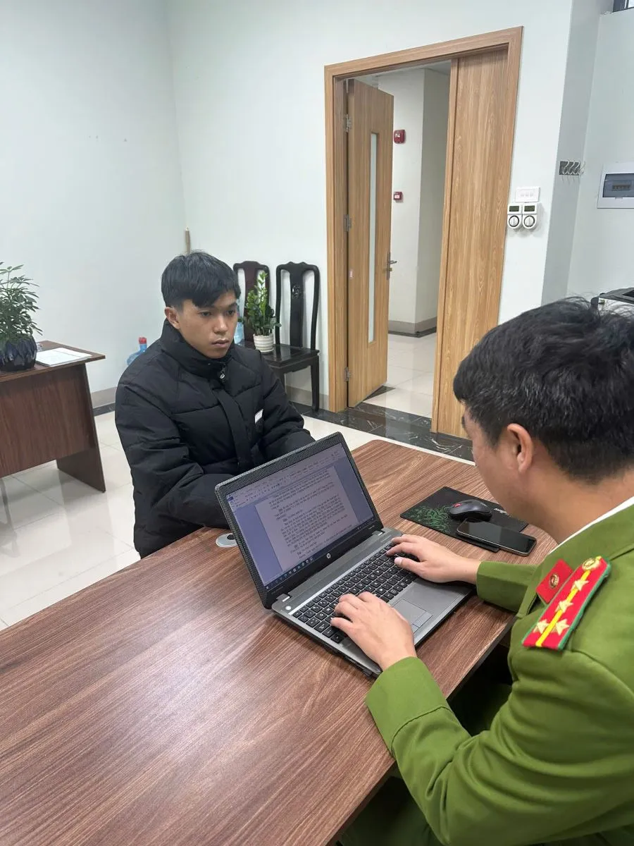 Bắt nữ quái bị Interpol truy nã tại khu vực cửa khẩu- Ảnh 2. Bắt nữ quái bị Interpol truy nã tại khu vực cửa khẩu- Ảnh 2.