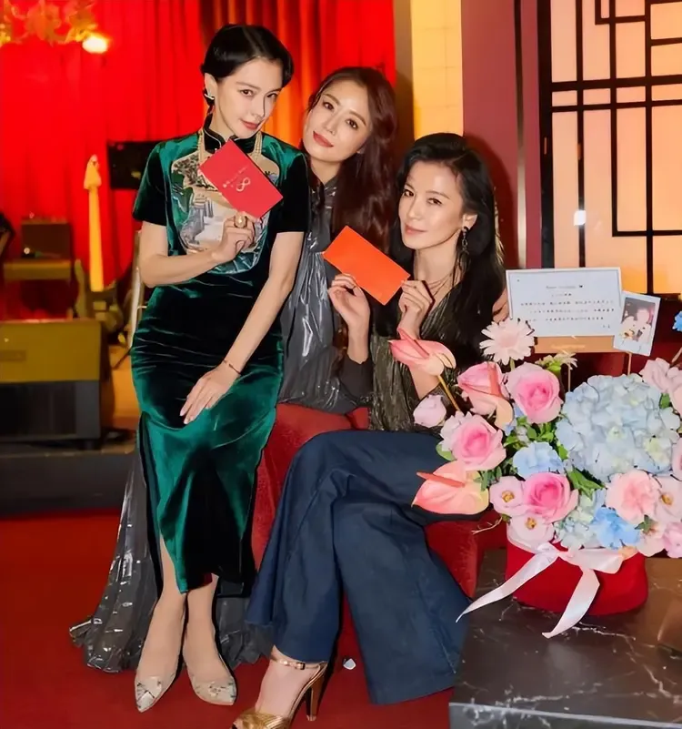 Buổi tiệc 50 tuổi hạnh phúc của Lâm Tâm Như- Ảnh 2. Buổi tiệc 50 tuổi hạnh phúc của Lâm Tâm Như- Ảnh 2.