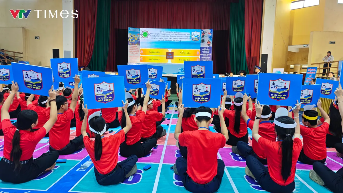 S&ocirc;i nổi cuộc thi &ldquo;Em y&ecirc;u biển, đảo qu&ecirc; hương&rdquo; tại TP Huế- Ảnh 2.