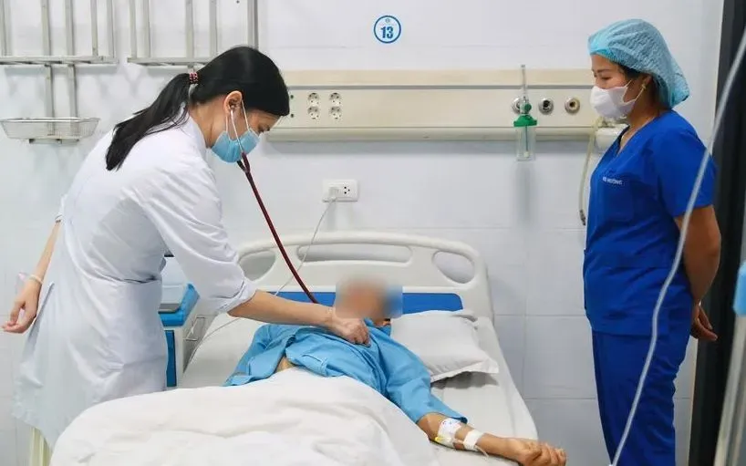 Nguy kịch sau khi ti&ecirc;m thuốc &ldquo;bổ n&atilde;o&rdquo; tại nh&agrave;, b&aacute;c sĩ cảnh b&aacute;o nguy cơ sốc phản vệ- Ảnh 1.