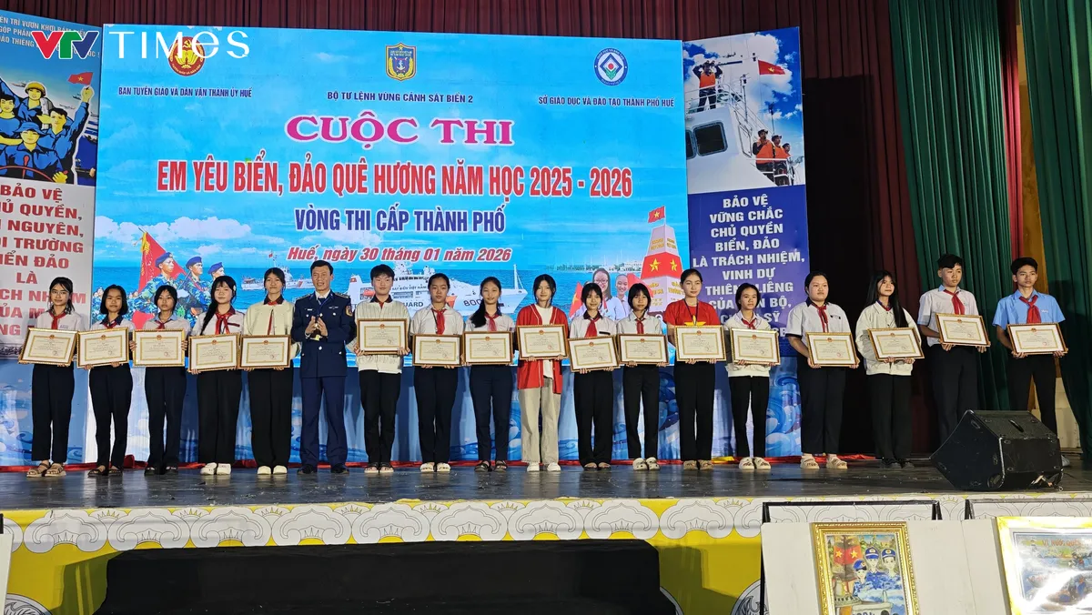 S&ocirc;i nổi cuộc thi &ldquo;Em y&ecirc;u biển, đảo qu&ecirc; hương&rdquo; tại TP Huế- Ảnh 1.
