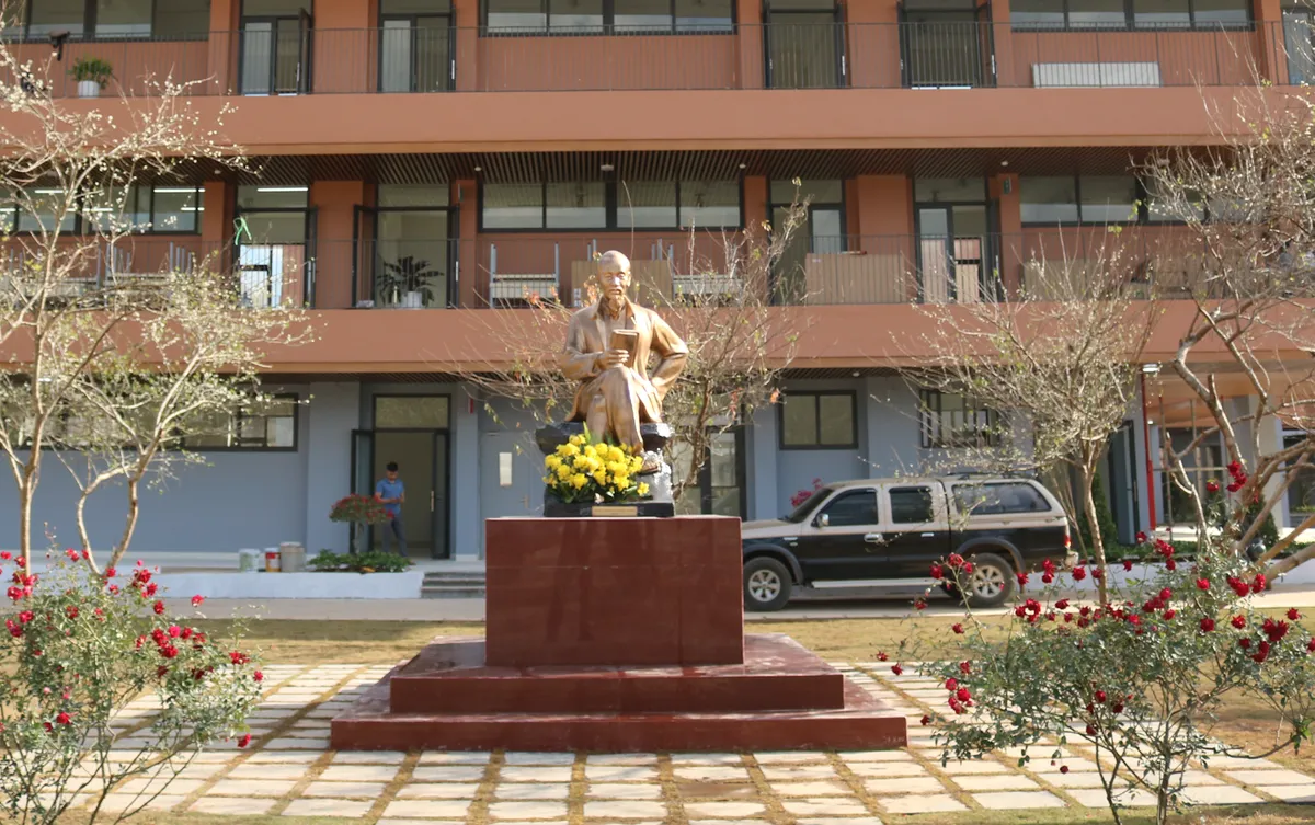 Cận cảnh ng&ocirc;i trường mẫu ở bi&ecirc;n cương trước ng&agrave;y kh&aacute;nh th&agrave;nh - Ảnh 2.