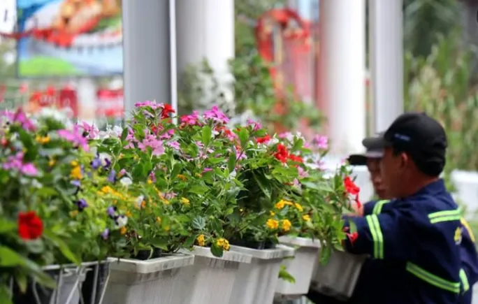 Chăm lo Tết cho người dân: Từ không gian công cộng đến an sinh xã hội - Ảnh 3.