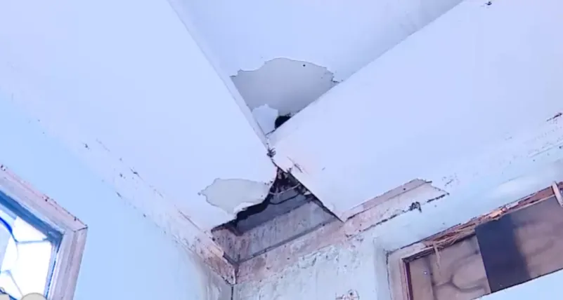 Mắc kẹt giữa dự án treo, người dân “đi không được, ở chẳng xong” - Ảnh 1.