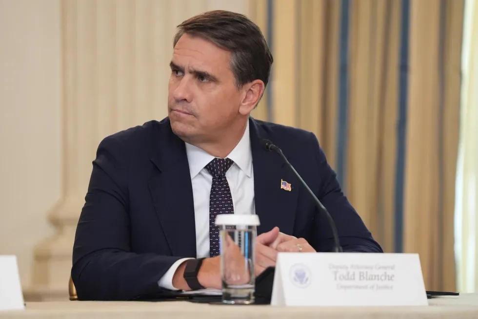 Mỹ c&ocirc;ng bố 3 triệu trang hồ sơ li&ecirc;n quan đến tỷ ph&uacute; "ấu d&acirc;m" Jeffrey Epstein- Ảnh 1.