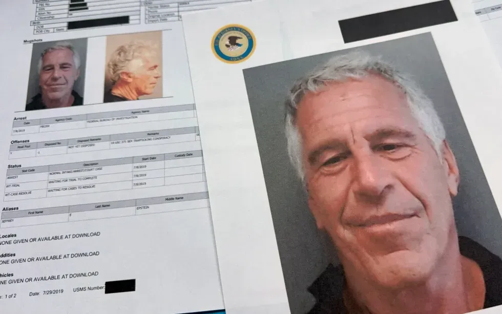 Tài liệu trong hồ sơ của tỷ phú "ấu dâm" Jeffrey Epstein do Bộ Tư pháp Mỹ công bố, ngày 2/1/2026 (Ảnh: AP)
