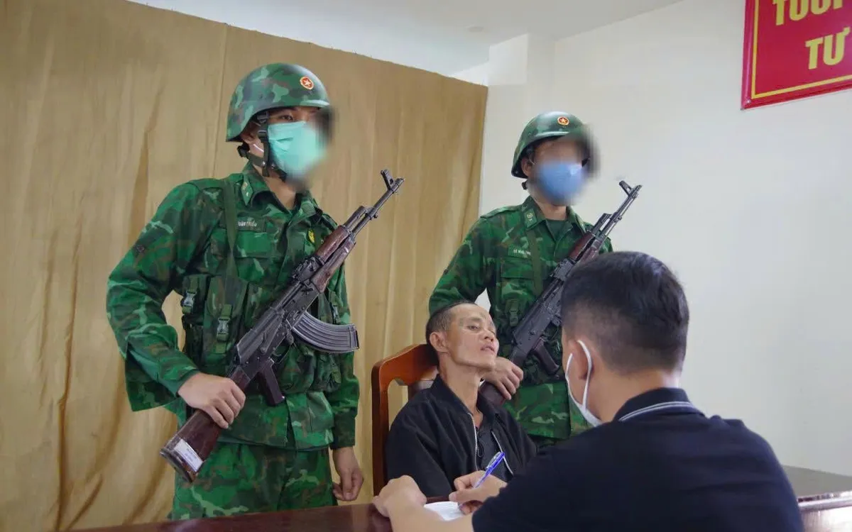 Đối tượng Phan Trọng Nghĩa bị lực lượng chức năng bắt giữ.