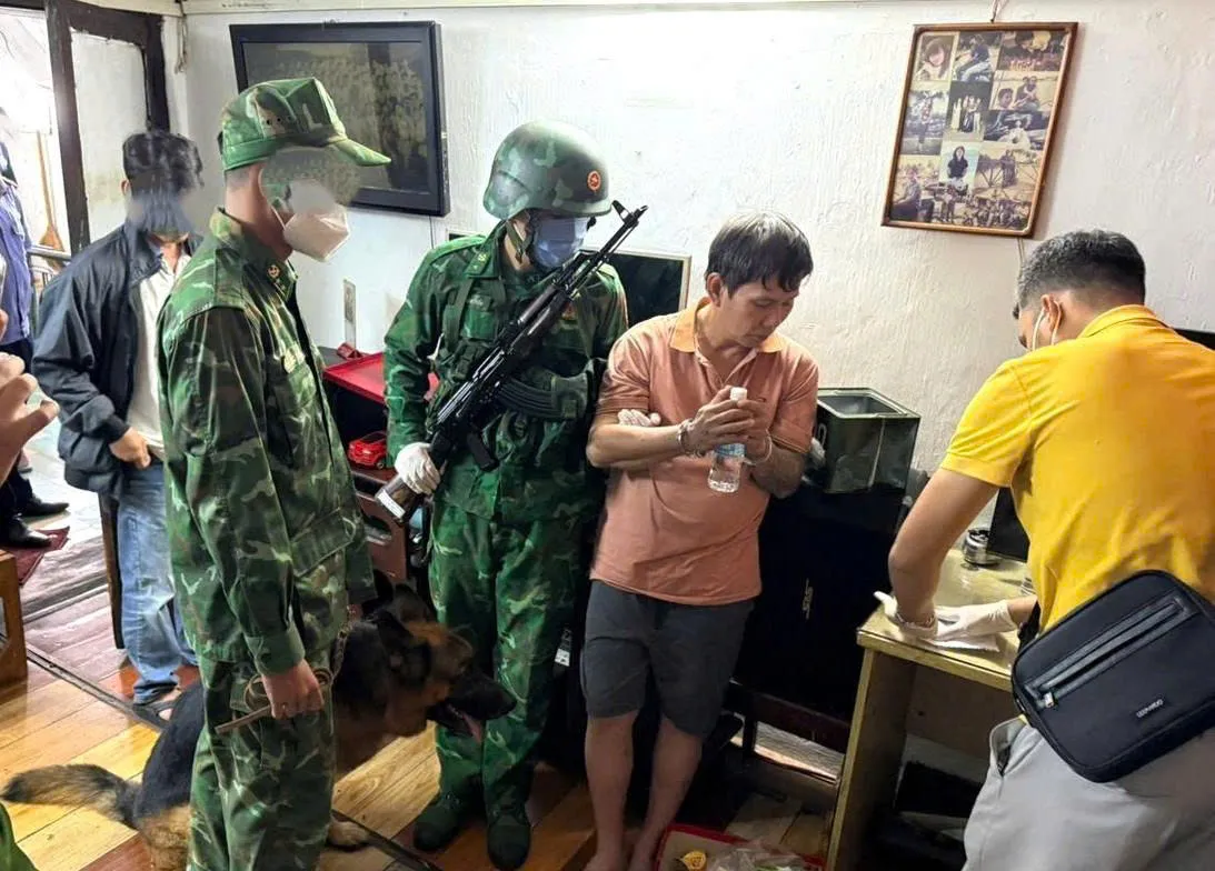 Kh&aacute;nh H&ograve;a: Bắt giữ 2 đối tượng, thu giữ hơn 50 t&eacute;p ma t&uacute;y c&aacute;c loại- Ảnh 2.