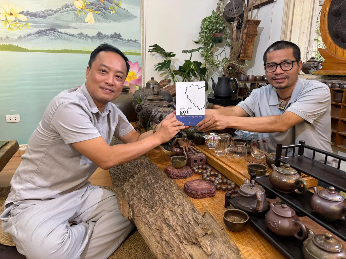 "Bước chân gọi trái tim người mẹ” - Từ bước chân đến đạo lý của tình thương- Ảnh 1. "Bước chân gọi trái tim người mẹ” - Từ bước chân đến đạo lý của tình thương- Ảnh 1.