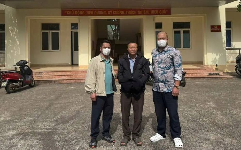 Phòng Cảnh sát hình sự - Công an TP Hải Phòng bắt giữ Nguyễn Phú Nghiệm (đứng giữa).