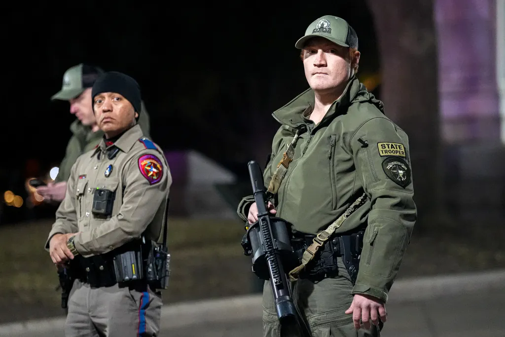 Biểu t&igrave;nh phản đối ICE lan rộng tại Mỹ sau hai vụ nổ s&uacute;ng chết người ở Minnesota- Ảnh 1.