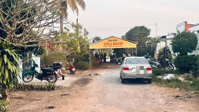 Đôi nam nữ tử vong trong phòng ngủ ở Tây Ninh, hiện trường nhiều vết máu - Ảnh 1.