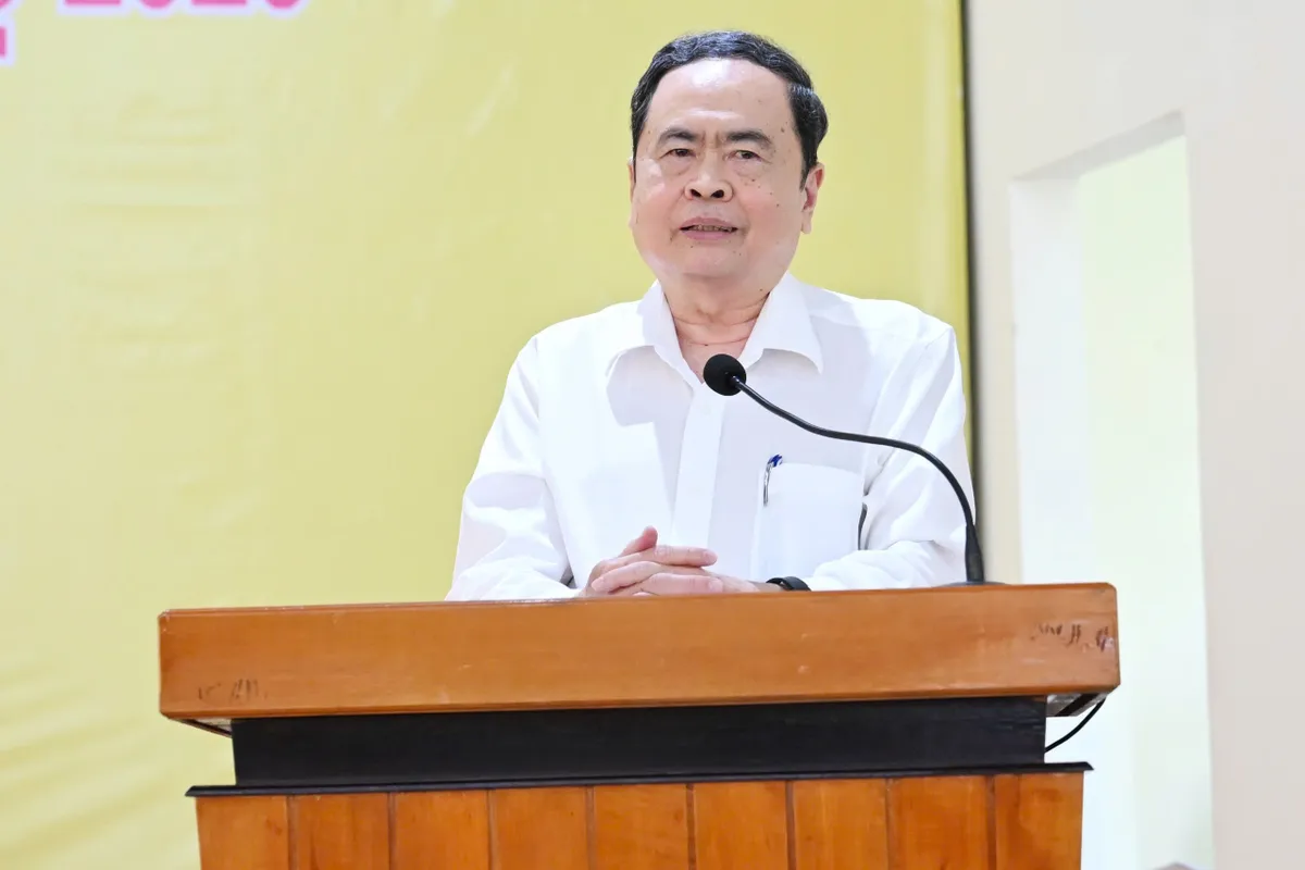 Chủ tịch Quốc hội tặng qu&agrave; gia đ&igrave;nh ch&iacute;nh s&aacute;ch, hộ ngh&egrave;o tại tỉnh Đồng Th&aacute;p- Ảnh 1.