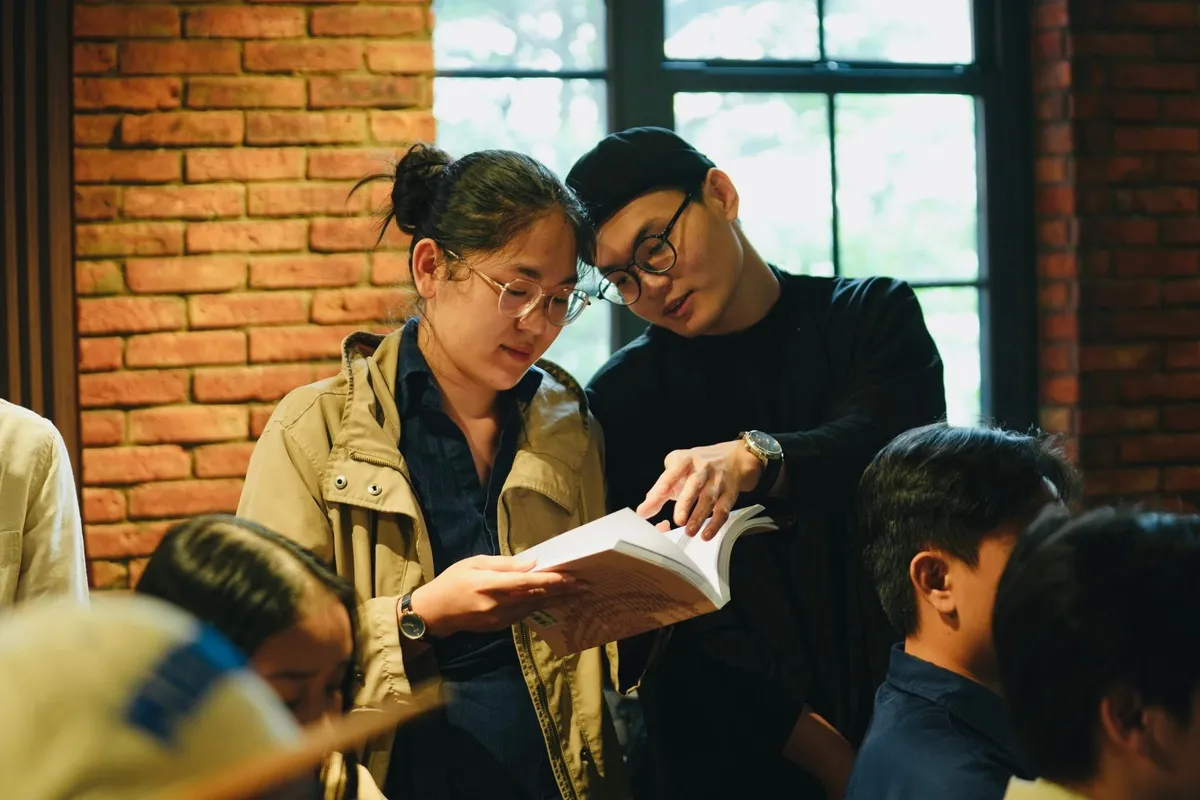 Đối thoại với qu&aacute; khứ v&agrave; định vị bản sắc Việt qua c&acirc;u chuyện của "Họ v&agrave; T&ecirc;n" - Ảnh 4.