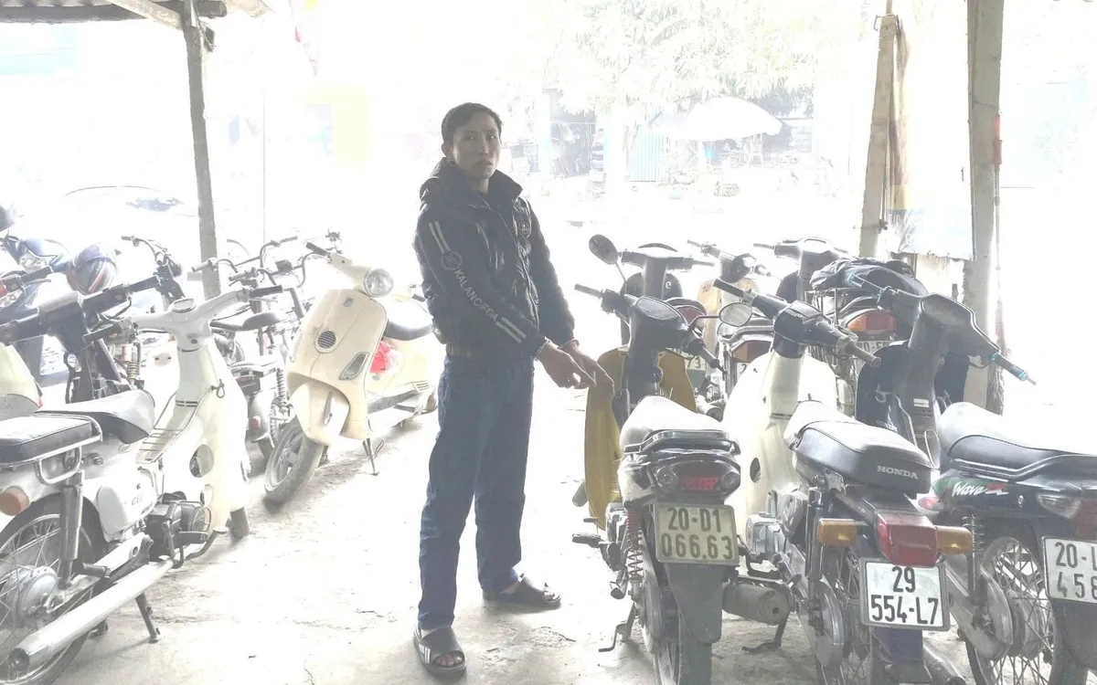 Đối tượng Dương Công an cùng tang vật thu giữ.