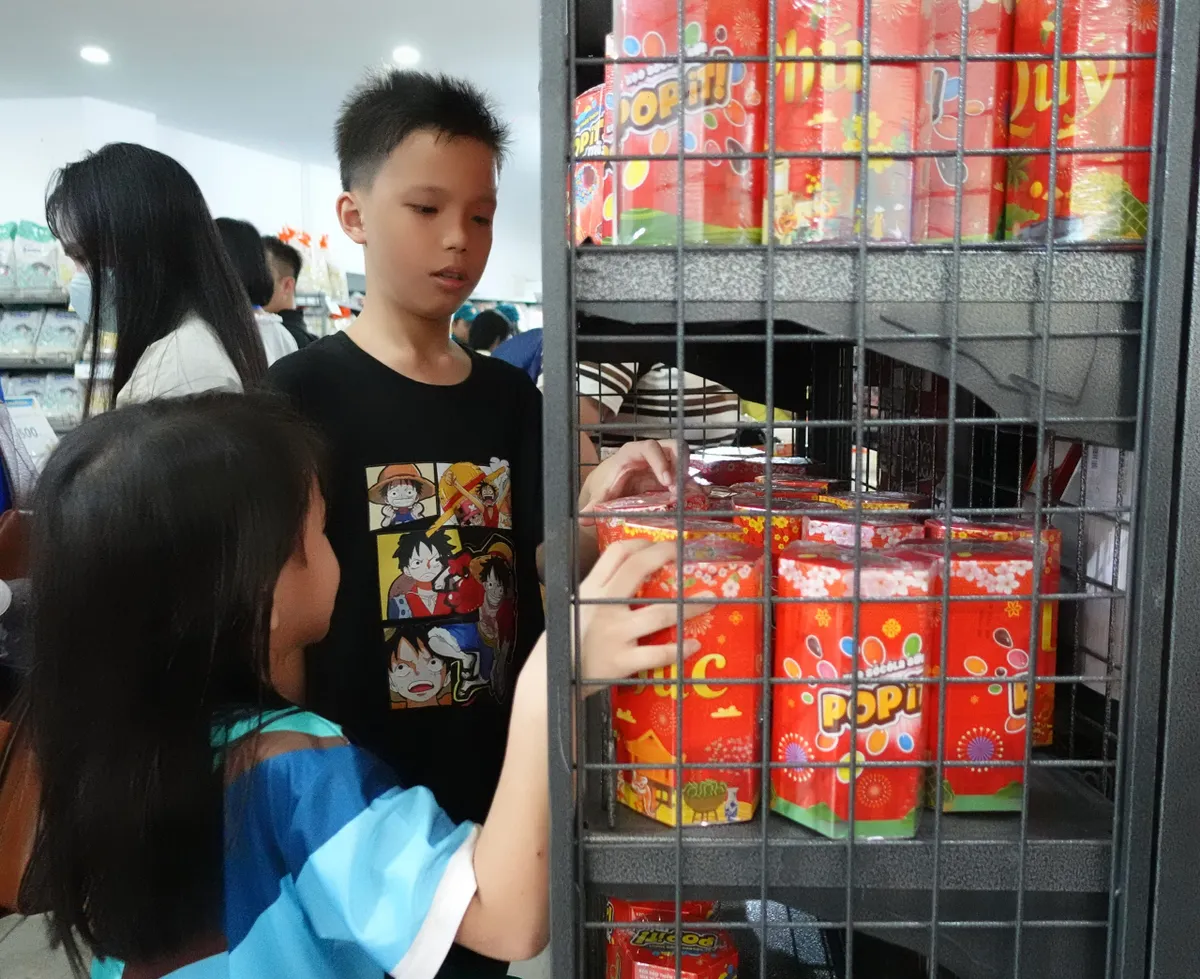 Người d&acirc;n TP Hồ Ch&iacute; Minh x&uacute;c động trải nghiệm mua sắm 0 đồng tại Ng&agrave;y hội &ldquo;Xu&acirc;n đo&agrave;n kết - Tết nghĩa t&igrave;nh&rdquo; - Ảnh 10.