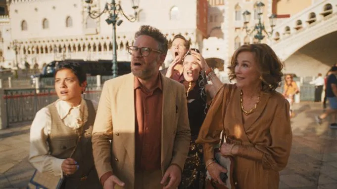 Sao phim Ở nhà một mình qua đời- Ảnh 3. Sao phim Ở nhà một mình qua đời- Ảnh 3.