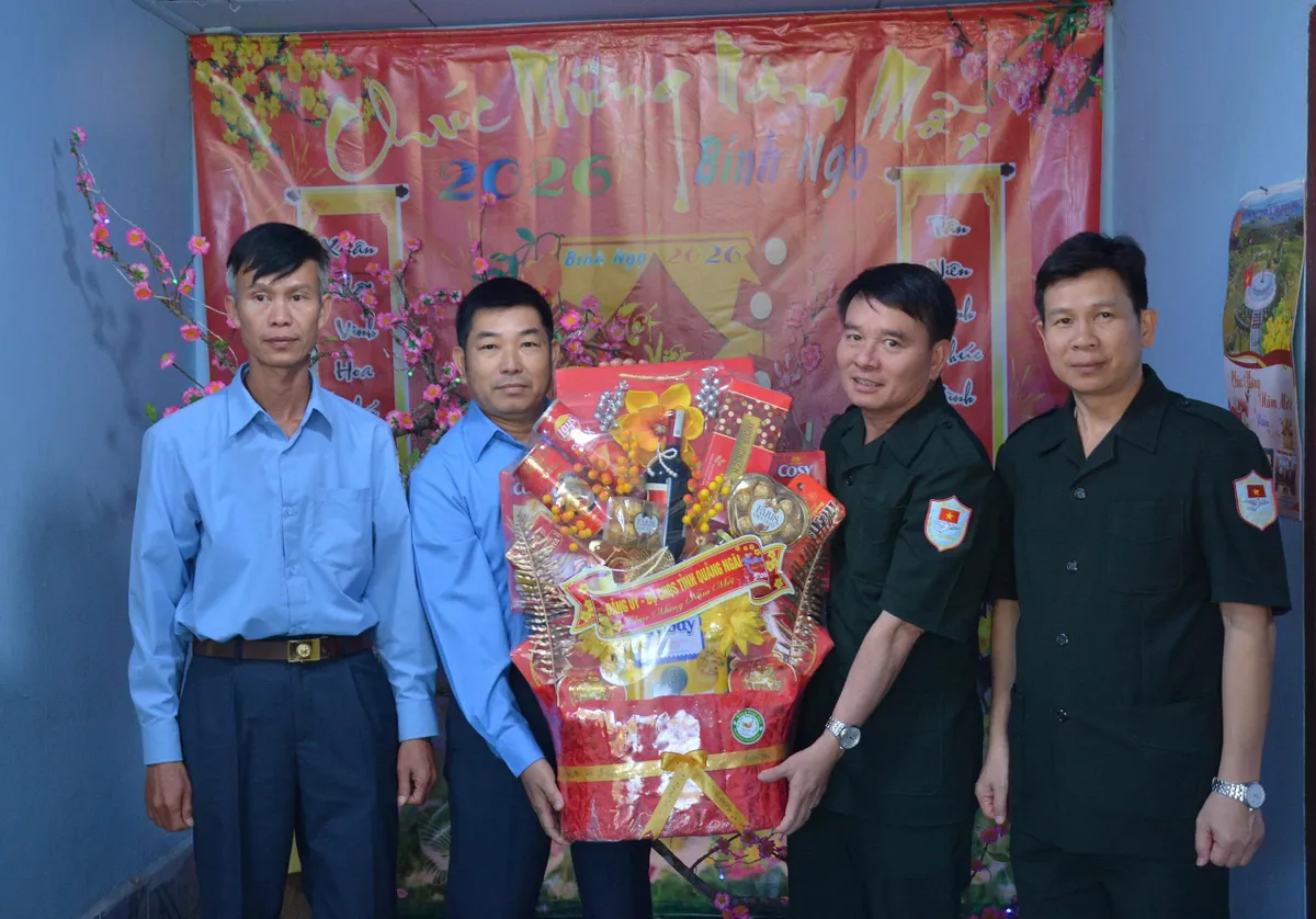 Quảng Ng&atilde;i: Thăm, động vi&ecirc;n đội t&igrave;m kiếm h&agrave;i cốt liệt sĩ l&agrave;m nhiệm vụ tại L&agrave;o - Ảnh 3.