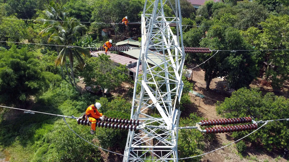 Đảm bảo truyền tải điện dịp Tết Nguy&ecirc;n đ&aacute;n 2026 tại c&aacute;c tỉnh miền Trung - Ảnh 1.