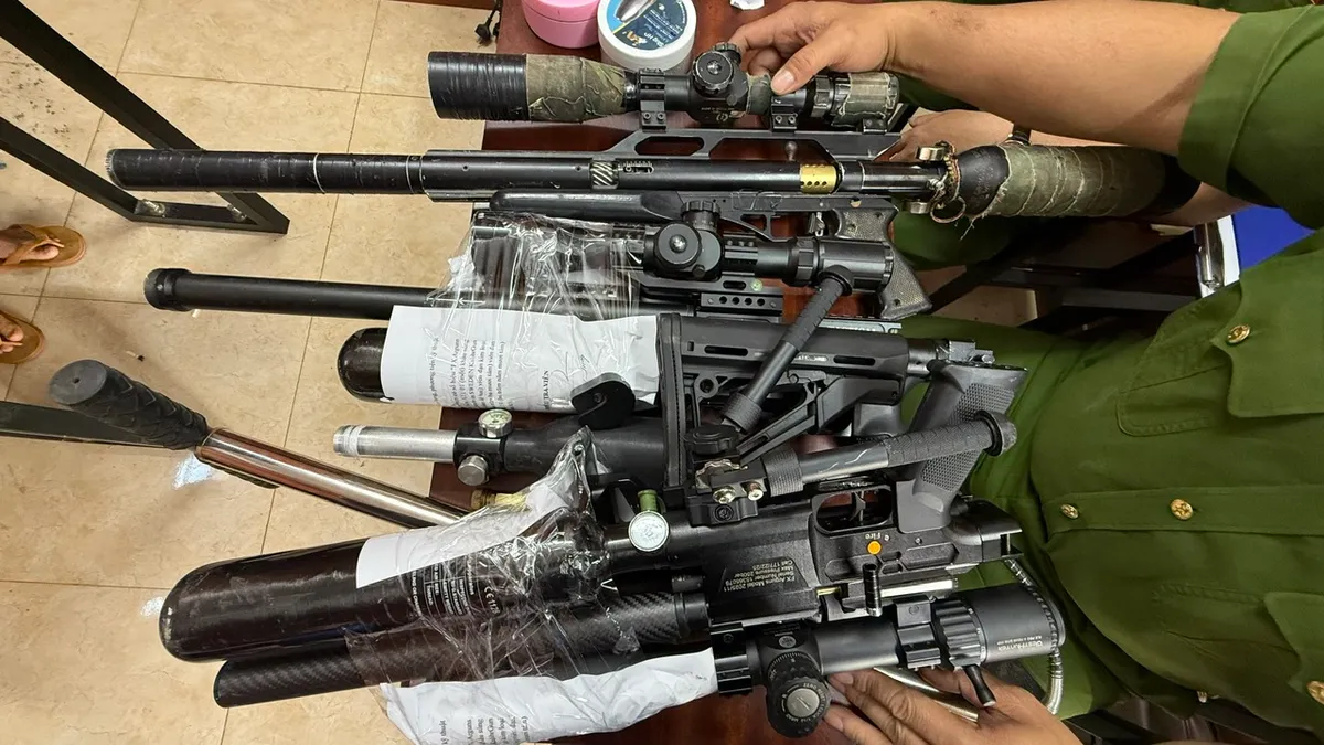 Triệt ph&aacute; đường d&acirc;y chế tạo, mua b&aacute;n s&uacute;ng qu&acirc;n dụng qua mạng x&atilde; hội - Ảnh 2.