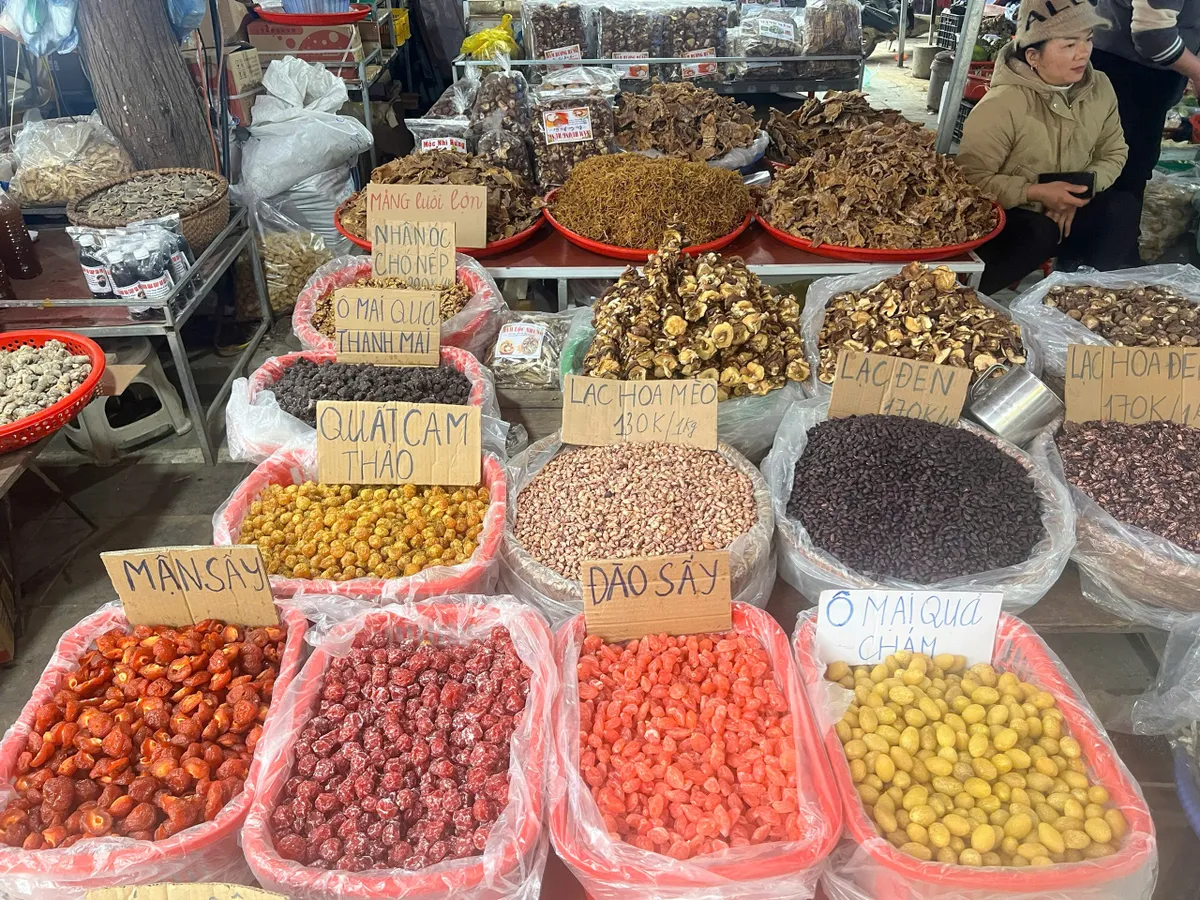 Sắc m&agrave;u v&ugrave;ng cao trong phi&ecirc;n chợ sớm Bắc H&agrave; ng&agrave;y đầu th&aacute;ng 2- Ảnh 2.