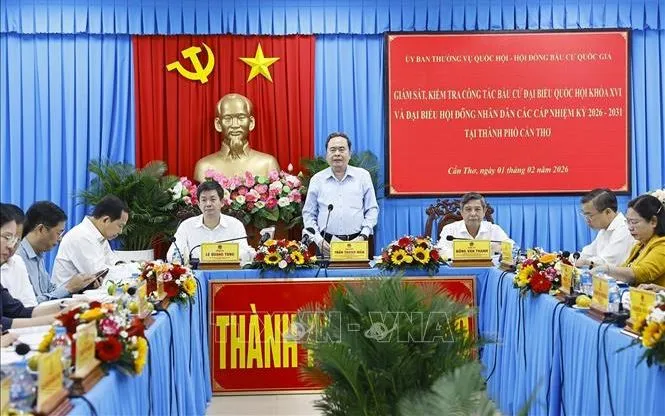 Chủ tịch Quốc hội Trần Thanh Mẫn làm việc với Uỷ ban Bầu cử thành phố Cần Thơ. Ảnh: Doãn Tấn/TTXVN