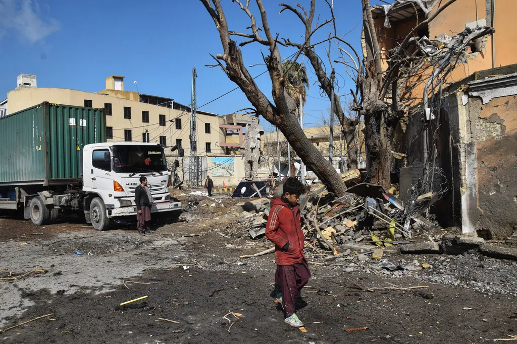 Tấn c&ocirc;ng vũ trang nghi&ecirc;m trọng tại Pakistan, hơn 100 người thiệt mạng- Ảnh 1.