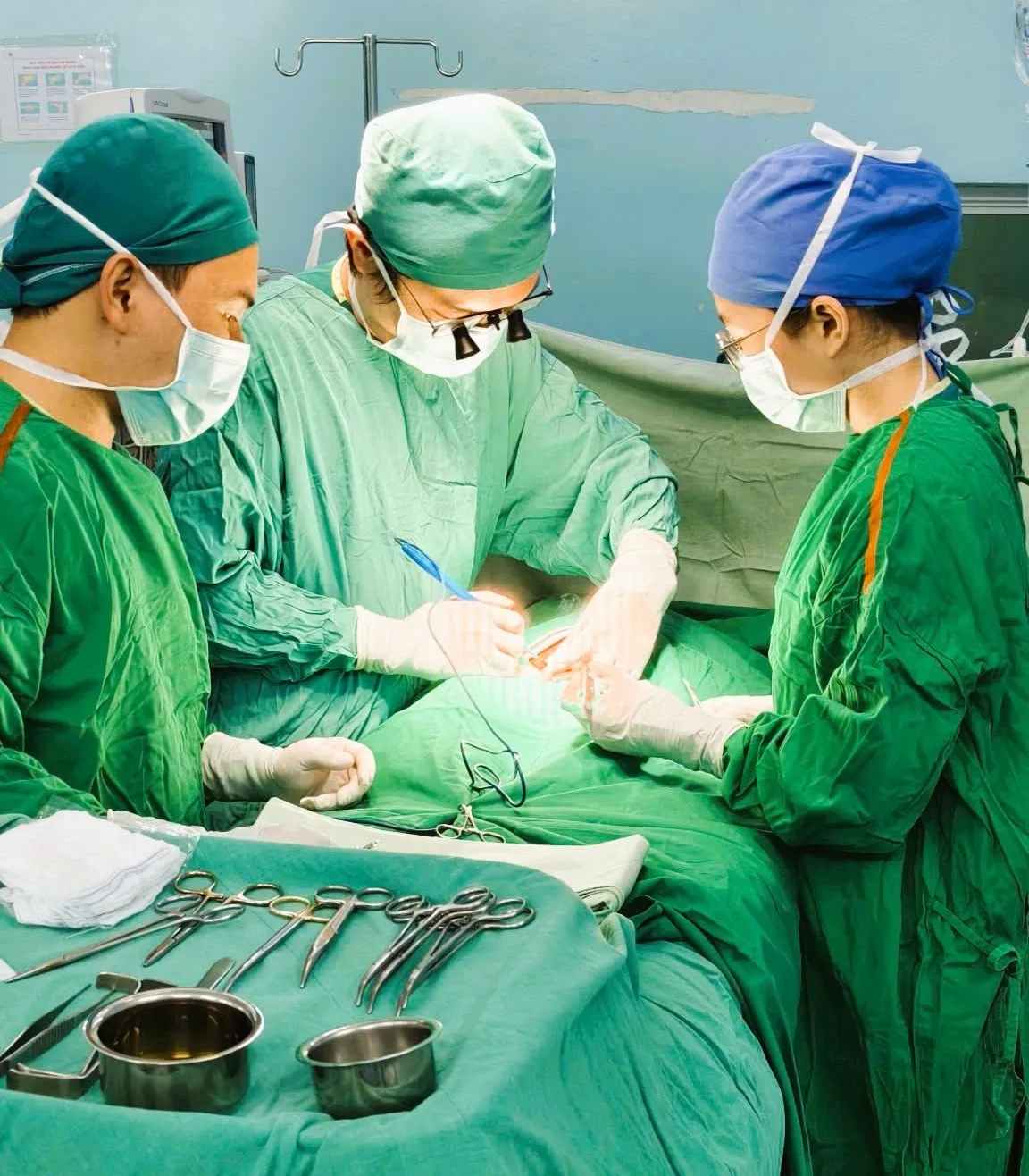 B&eacute; 18 th&aacute;ng tuổi tắc ruột do nuốt hạt nở đồ chơi- Ảnh 1.