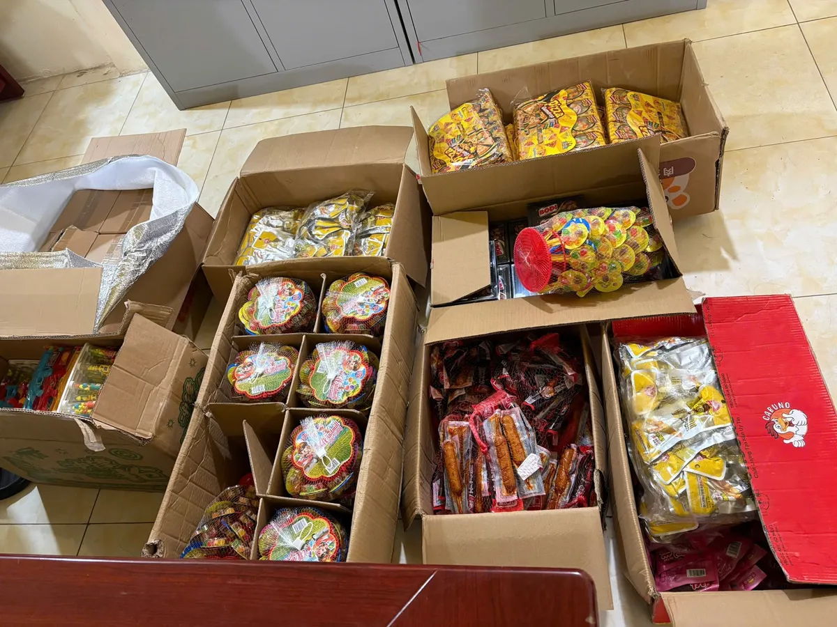 Ph&aacute;t hiện xe &ocirc; t&ocirc; vận chuyển h&agrave;ng ngh&igrave;n thực phẩm kh&ocirc;ng r&otilde; nguồn gốc   - Ảnh 1.