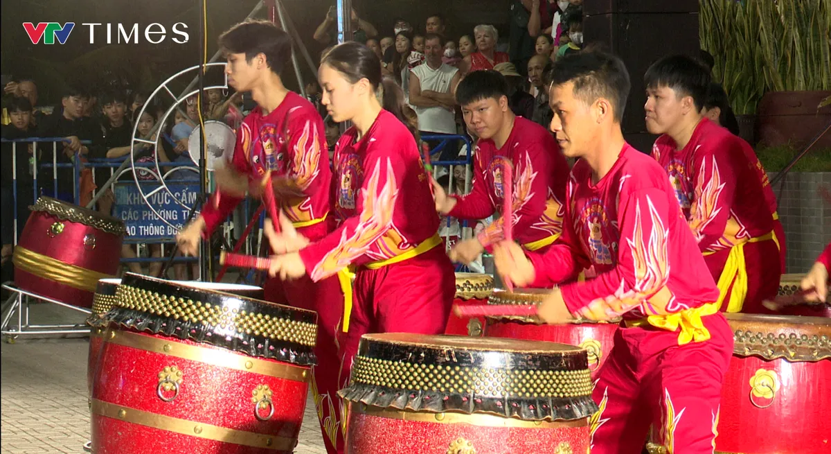 M&uacute;a l&acirc;n - nhịp cầu văn h&oacute;a n&iacute;u ch&acirc;n du kh&aacute;ch dịp cận Tết ở Nha Trang- Ảnh 2.