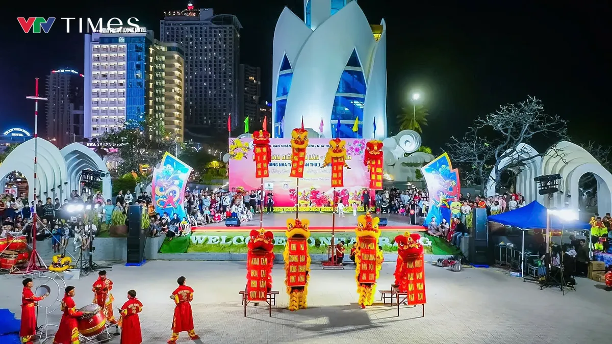 M&uacute;a l&acirc;n - nhịp cầu văn h&oacute;a n&iacute;u ch&acirc;n du kh&aacute;ch dịp cận Tết ở Nha Trang- Ảnh 3.