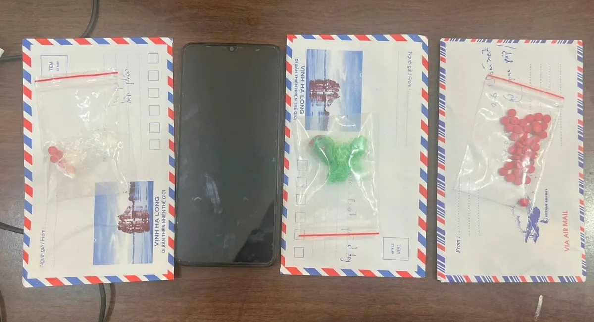 Bắt giữ đối tượng tàng trữ trái phép 49 viên ma túy tổng hợp- Ảnh 2. Bắt giữ đối tượng tàng trữ trái phép 49 viên ma túy tổng hợp- Ảnh 2.