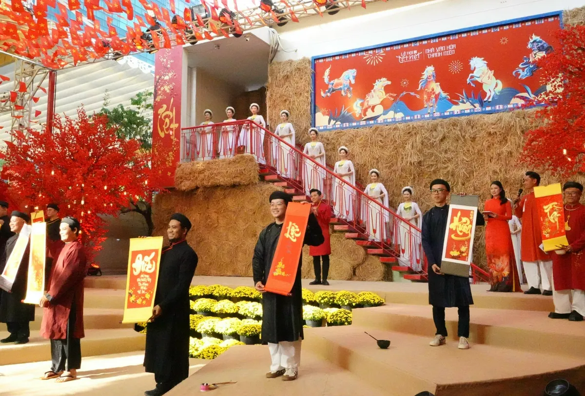 Khai mạc Lễ hội Tết Việt 2026: Đẹp xưa trong rạng rỡ hôm nay - Ảnh 5.